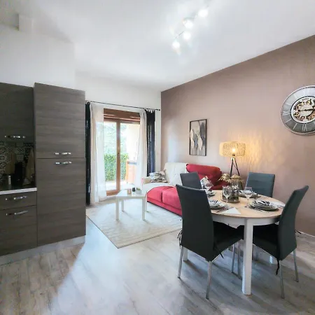 Appartement Moderne Central Avec Piscine, Garage Prive Et Terrasse Sud Uzes Exterior photo