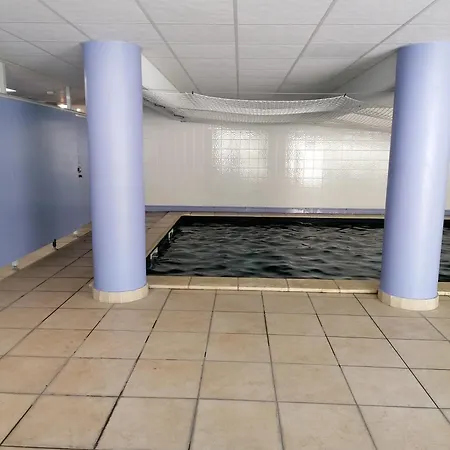 Appartement Moderne Central Avec Piscine, Garage Prive Et Terrasse Sud Uzes Exterior photo