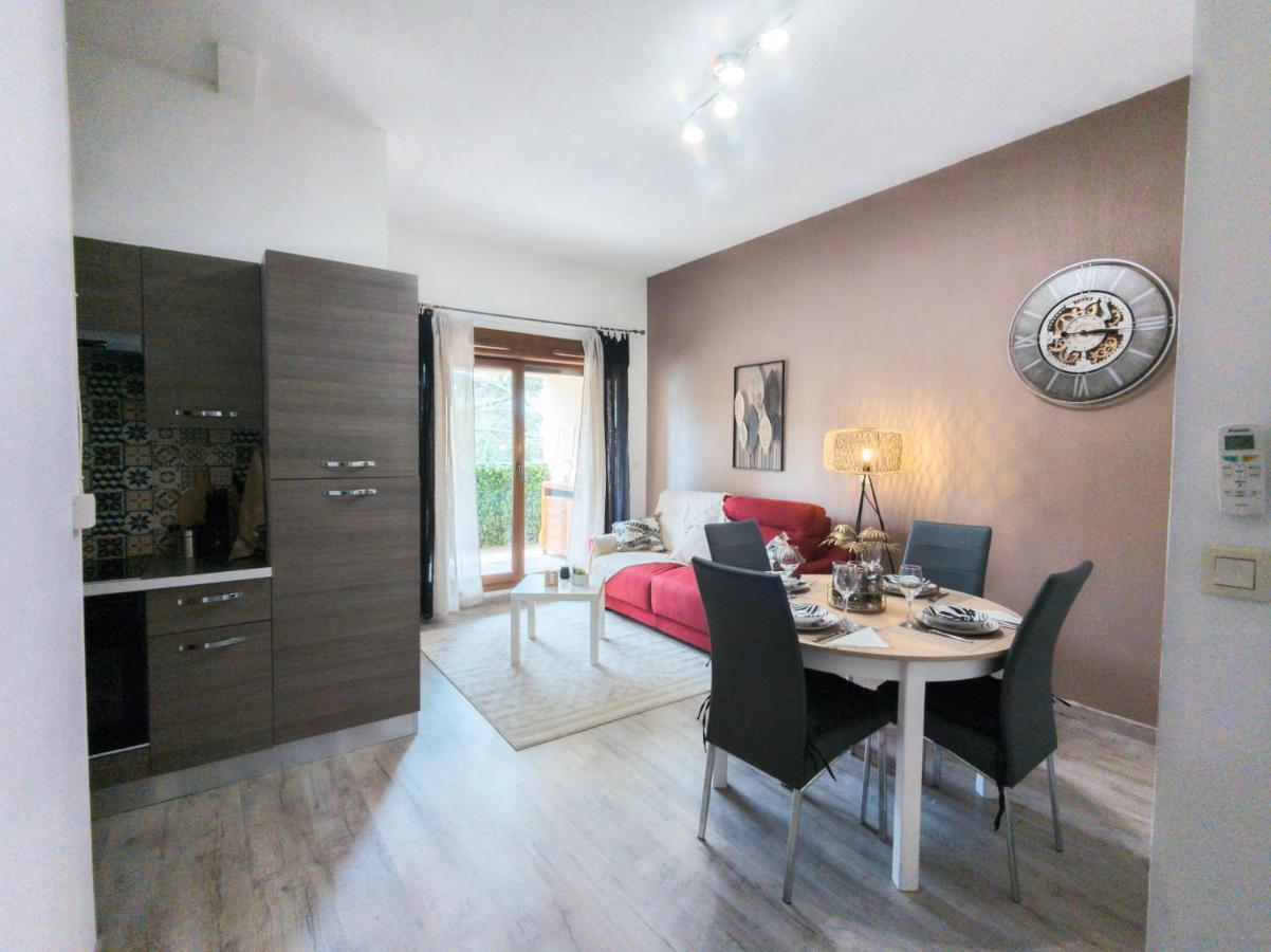 Apartment Moderne Avec Piscine, Garage Prive Et Terrasse Sud
